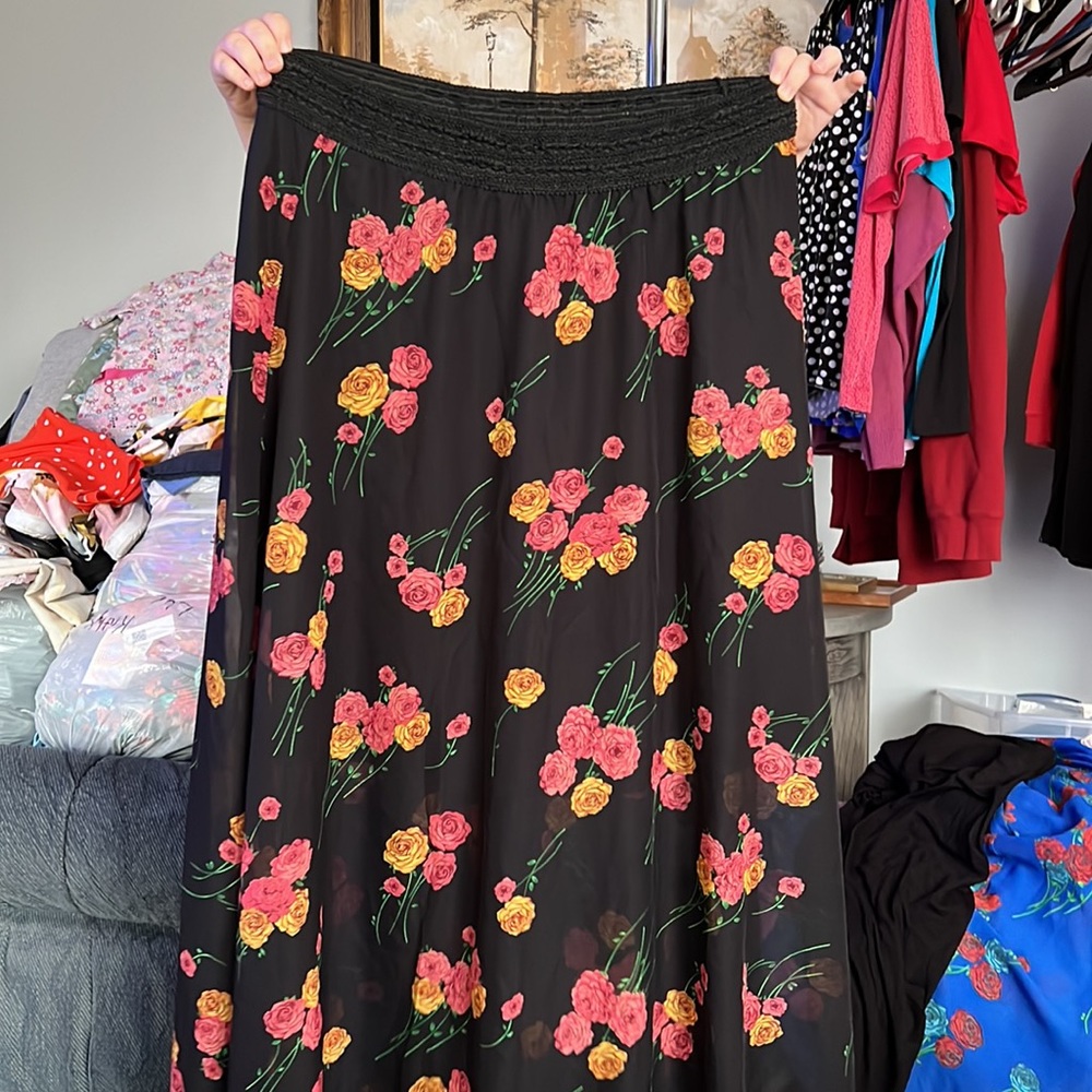 Dare 100% Polyester sheer 3xl black and pink floral with black lining maxi skirt